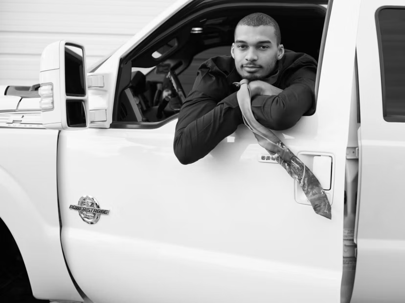 开云体育APP-文班登上LOVE杂志：盖帽像毁掉对手的一天 学少林功夫是多年梦想